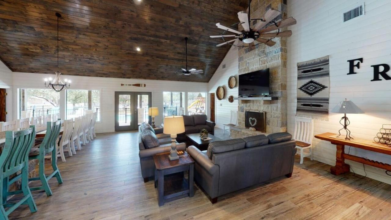 Heartstone Lodge Concan Esterno foto